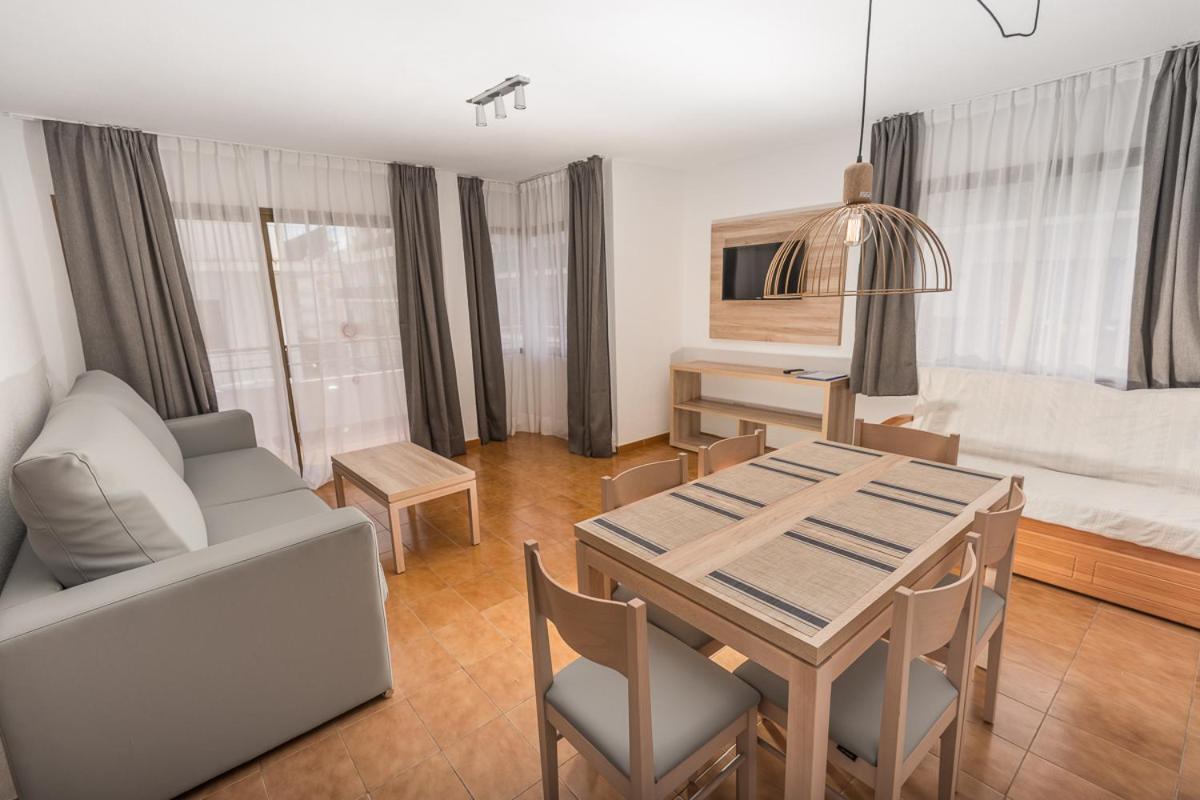 Apartments Niko Santa Eularia des Riu Bagian luar foto