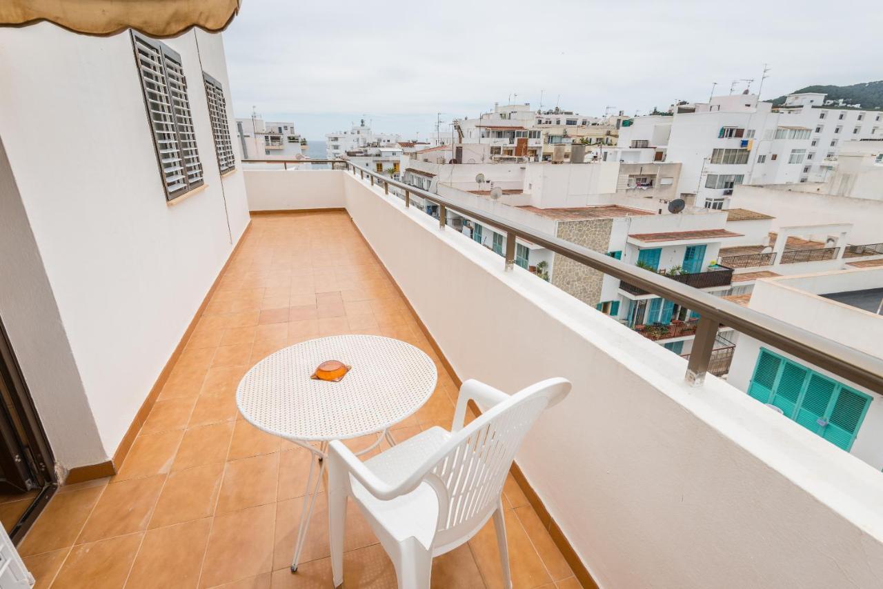 Apartments Niko Santa Eularia des Riu Bagian luar foto